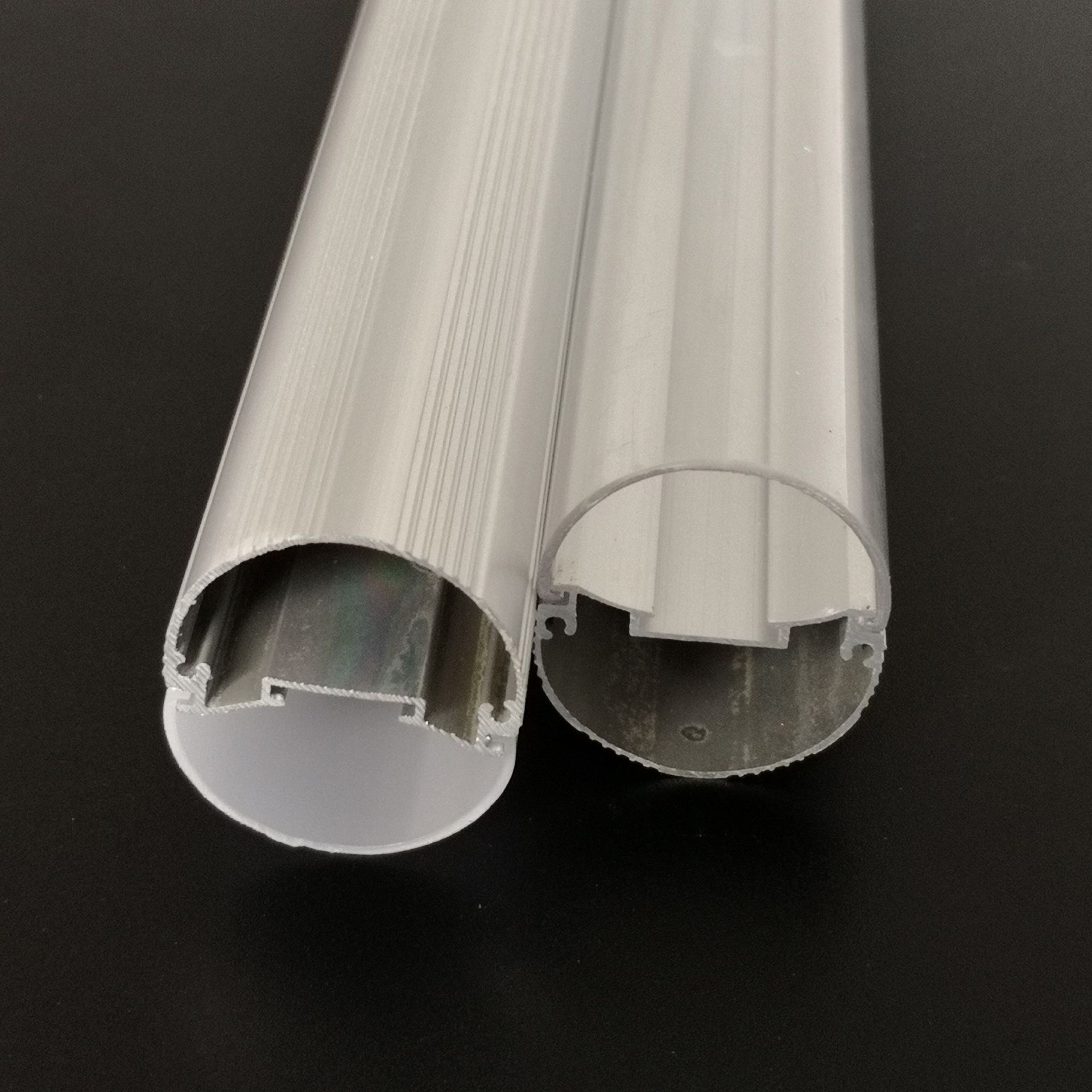 Ang pangalawang dahilan para sa pagbuo ng mga adsorbed particle sa aluminum profile ng LED tube housing